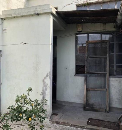 Casa Con Galpon Y Cochera ,excelente Zona !!!