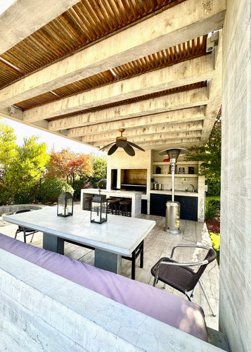 Valle Escondido Arq. G. Mardones: Lujo, Vistas Y Ambientes
