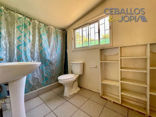 Casa En Venta De 4 Dorm. En Olmué