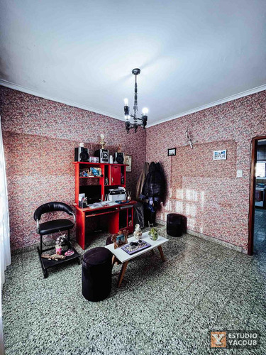 Casa En Venta - 2 Dormitorios 1 Baño - Cocheras - 420mts2 - Berisso