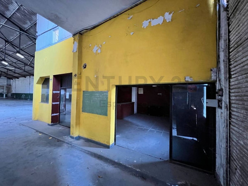 Imagen 3 de 7 de Local/galpon En Alquiler Calle 8 34 Y 35