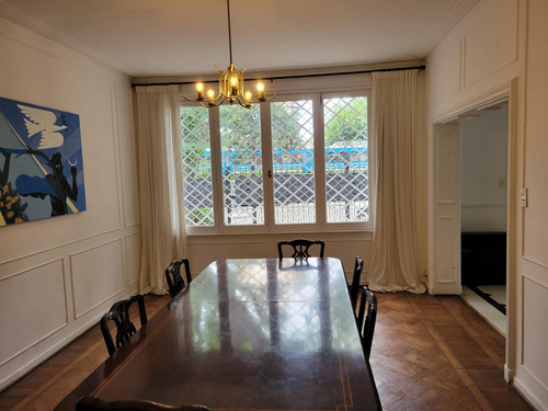 Casa De Estilo En Barrio Parque