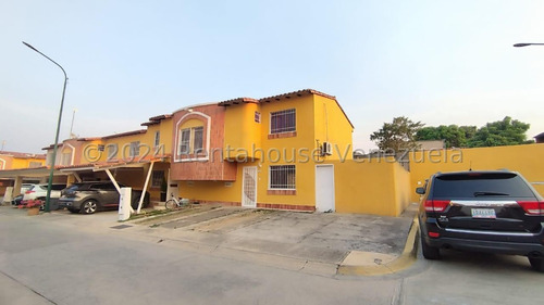 Raiza Suarez Vende Fabulosa Casa En Esquina, En Urbanismo Privado De Cabudare, Muy Cercano A Av Ribereña - 2 4 2 2 9 7 4- Pozo De Agua, Planta Electrica, Caney, Cancha Salon De Fiesta, Vigilancia 24/7