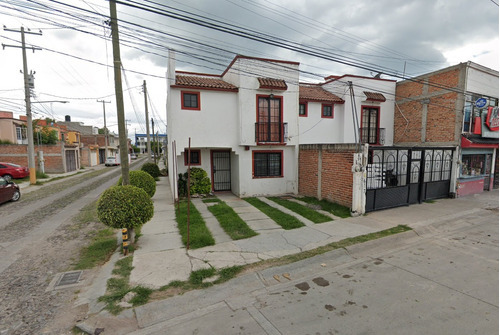 Casa En Recuperacion En La Colonia El Cantar Gto. Sh05