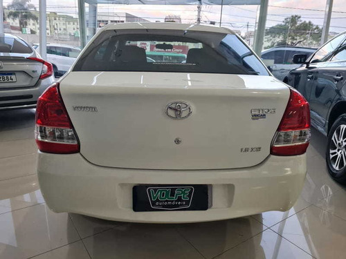 Imagem 5 de 11 de Toyota Etios Sd Xs 1.5 Mt 2014