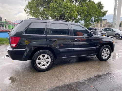 Jeep Grand Cherokee 3.7 LAREDO AT 4X4