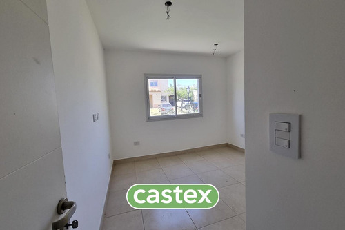 Casa En Venta En Pilar Del Este, Santa Guadalupe