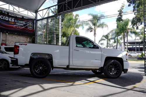 Imagen 6 de 14 de Chevrolet Silverado 2500 4x4 2018