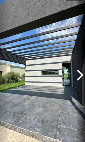 Casa En Venta - 4 Dormitorios 3 Baños - Cochera - 190mts2 - Canning