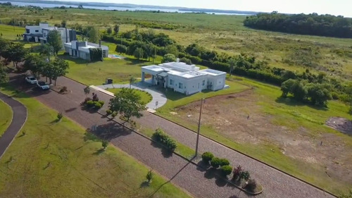 Vendo Casa Amoblada Con Piscina En El Barrio Cerrado Aguavista: 4 Habitaciones Y 5 Baños