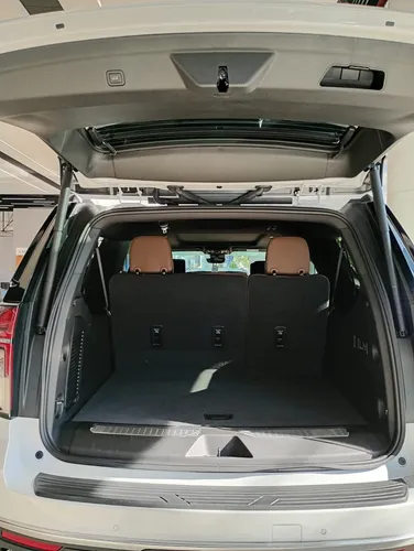 Chevrolet Suburban 5.3 High Country 4X4 At