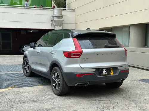 Volvo XC40 R-DESIGN FWD