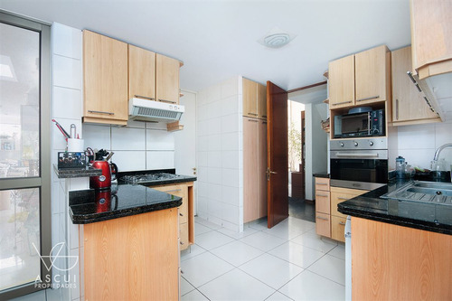 Casa San Carlos Apoquindo Condominio Seguro, 5 Dorm, 4 Baños