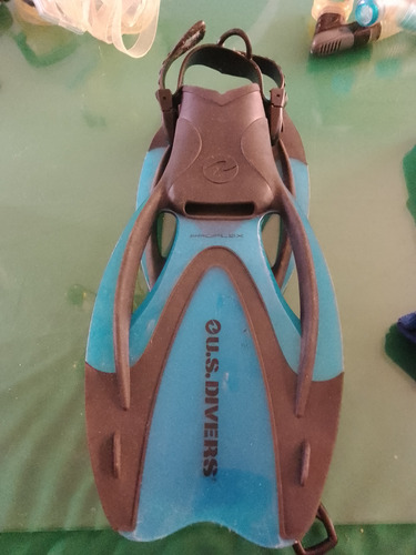 Aletas Us Divers Talla 3 A 6 En Azul Eléctrico (Usado)