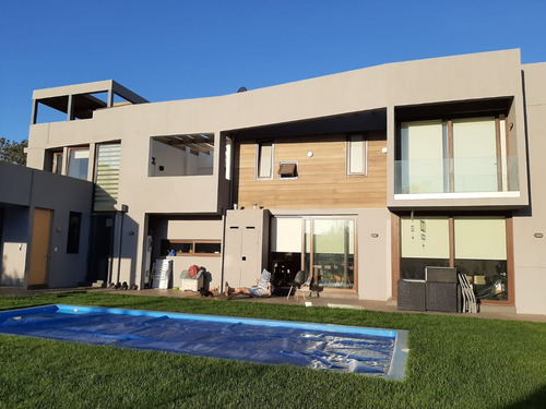 Tejada Los Almendros 4dormt+4baños+2estar+escritorio+piscina
