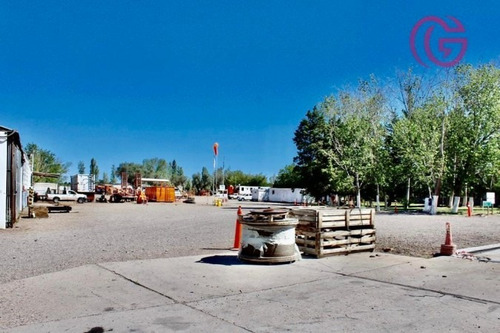 Greenwood Vende Base De Operaciones, Edificaciones Y Gran Terreno En Carril Rodriguez Peña.