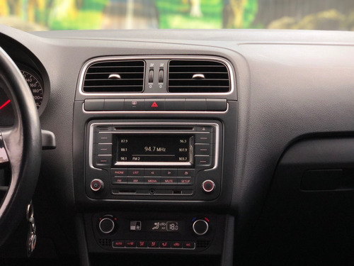 Imagen 16 de 25 de Volkswagen Polo 2016 Comfortline 1.6 Gnc, Apenas 78.000 Km !