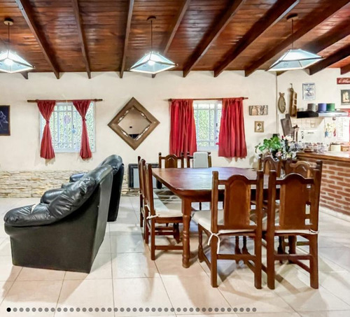 Casa En Venta - 3 Dormitorios 2 Baños - Local - 4662mts2 - Ensenada