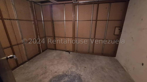 Excelente Oportunidad De Alquilar Una Amplia Oficina En La Urbina, Mls #25-3192