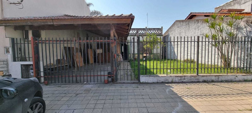 En Venta Casa A Remodelar En El Palomar 3 Cuadras De Marconi, Cochera Para 3 Autos, Jardin Al Frente, 2 Dormitorios Lote 250m F: 9241