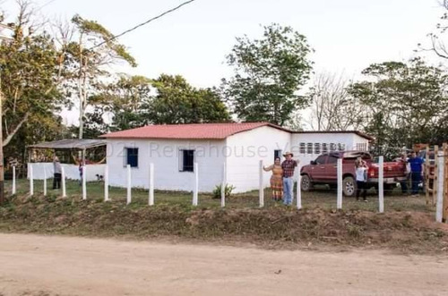 Carlos Colmenarez Vende Finca De 135 Hectáreas De Terreno Propio De Los Cuales 60 Hectáreas De Pasto Y 4 Hectáreas De Café. Las De Pasto Están Divididas En 13 Potreros. Las 72 Hectáreas Restantes Son