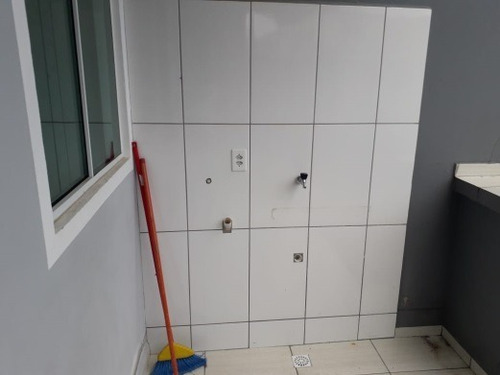 Imagem 5 de 15 de Casa - Padrão, Para Venda Em Joinville/sc - V531
