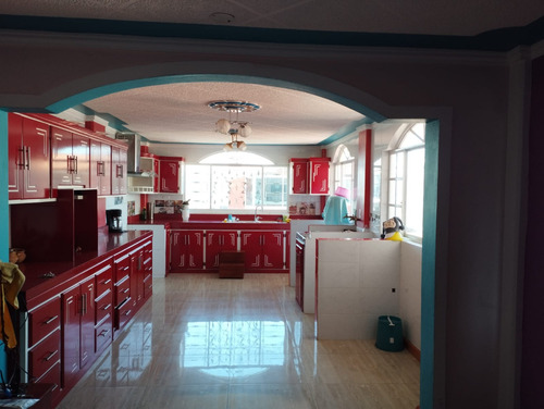 De Oportunidad Se Vende Hermosa Casa Tipo Americana En El Sur De Quito; Negociable.