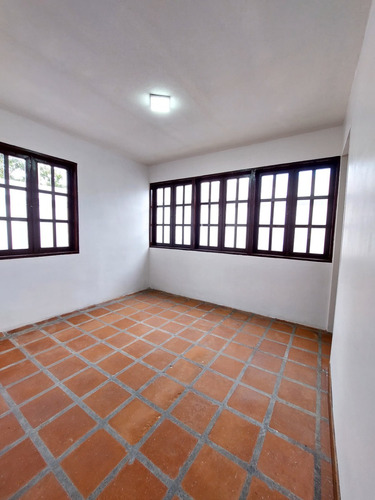 En Venta: Townhouse Urb. Club De Campo, San Antonio De Los Altos
