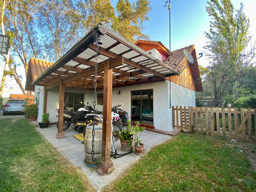 Casa Con Quincho Cercano Centro De Isla De Maipo