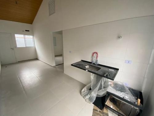 Imagem 2 de 9 de Linda Casa A 800 Metros Do Mar Em Condomínío No Jardim Cibra