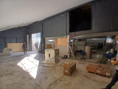 Excelente Local Comercial Para Automotriz En Arriendo