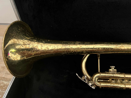 Imagen 4 de 5 de Trompeta Bach Tr300 Dorada Con Maleta