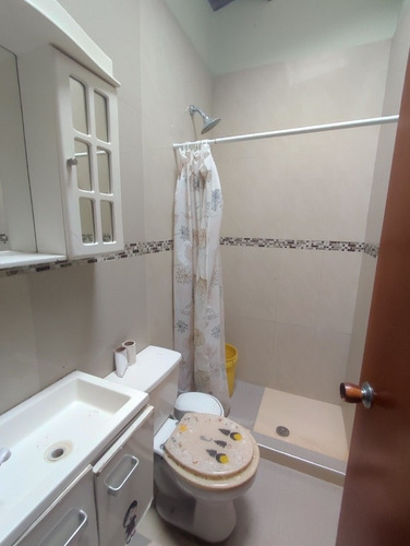 Imagen 14 de 25 de Amplió Town House En Llano Alto