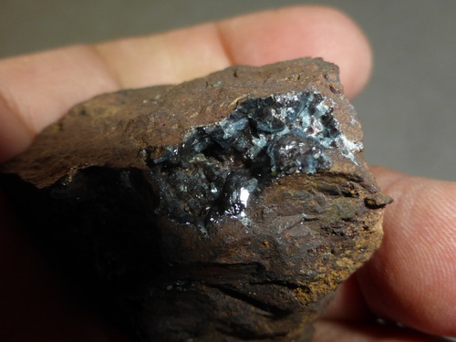Mineral De Colección Escorodita Azul En Matriz Mina Ojuela
