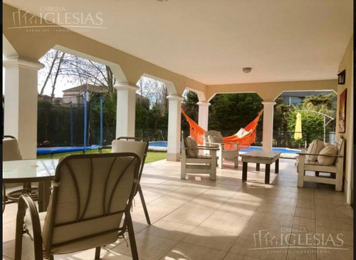 Casa En Venta Con 4 Dormitorios En Solares Del Talar