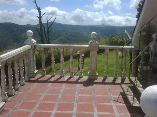 Vendo Casa Km 35 Urb. El Páramo Ubicado En El Junquito Via La Colonia Tovar. Zhernandez