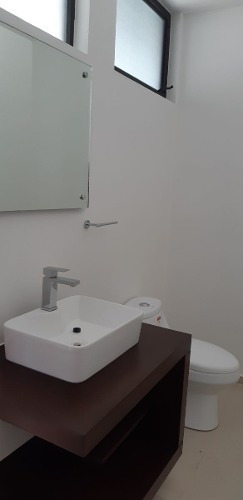 Imagen 7 de 22 de Preciosa Casa Con Alberca Propia En Cumbres Del Lago, Terraza, Jardín, 3 Recs..