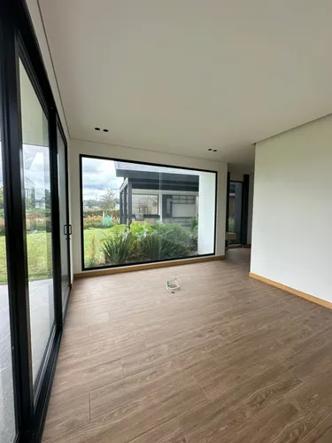 Casa En Venta En Llanogrande. Cod V12575