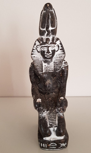 Estatuilla Faraón Ofrendando Piedra Maciza Traída De Egipto