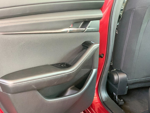 Imagen 13 de 15 de Mazda 3 Hibrido Touring Rojo Diamante