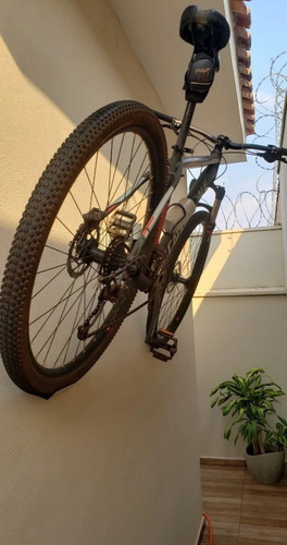 Imagem 2 de 3 de Suporte Bicicleta Parede Istalacao Gratis Grande Bh