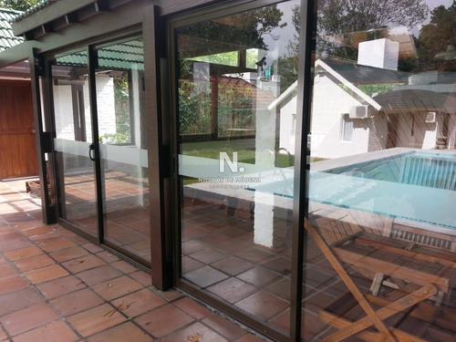 Gran Casa Ubicada En La Zona Del Golf, Punta Del Este.- Ref: 2157