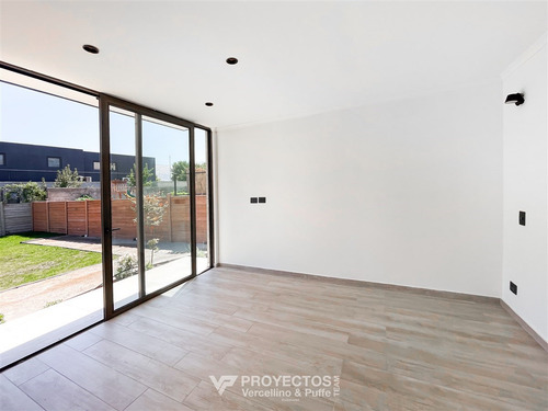 Moderna Y Espaciosa Casa Con Piscina, Jardín Y Quincho