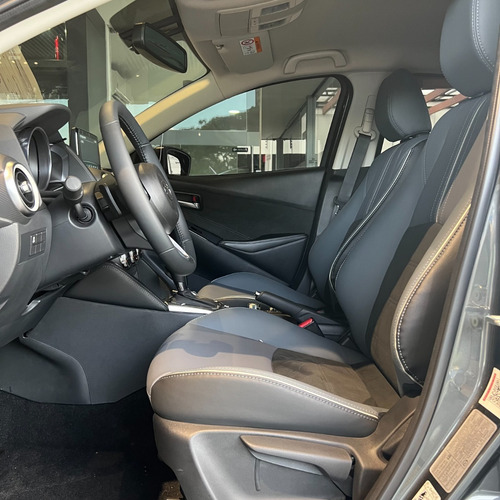 Imagen 9 de 18 de Mazda 2 Sedan Grand Touring Lx Machine Gray