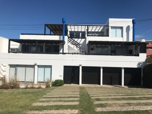 Se Alquila Por Temporada Moderno Departamento En La Barra A Una Cuadra Del Mar