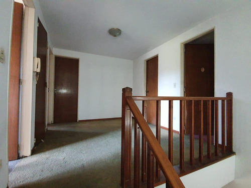 Excelente Chalet De 5 Ambientes.