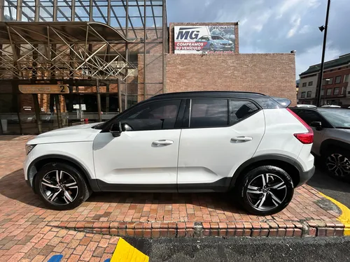 Volvo XC40 2.0 T4 R-design