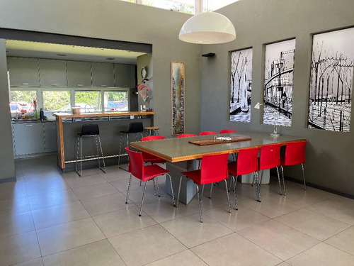 Excelente Casa En San Carlos C.c. Lote Central