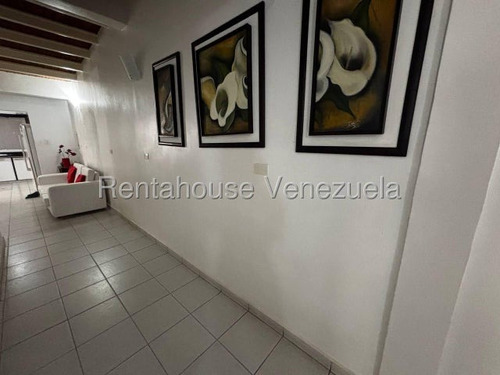 María Valera Tiene Hermosa Y Amplia Casa De Dos Plantas A La Venta En Cabudare, Seguridad 24/7, Espaciosas Habitaciones, Fácil Acceso, Tanque Subterráneo, Brinda Tranquilidad Y Confort.