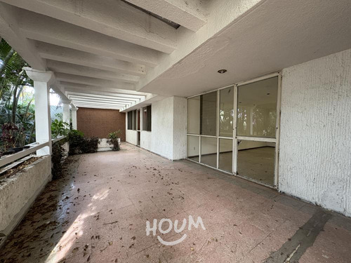 Casa En Colinas De San Javier, Guadalajara Con 7 Recámaras, 1305 M², Id: 151607
